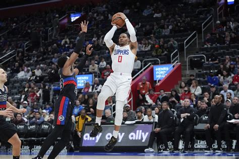 Clippers' Russell Westbrook reaches 25,000 career points.